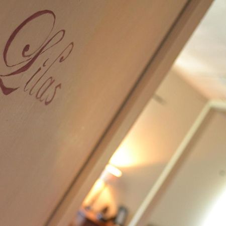 Le Petit Chou Hotel Entraygues-sur-Truyere Exterior photo